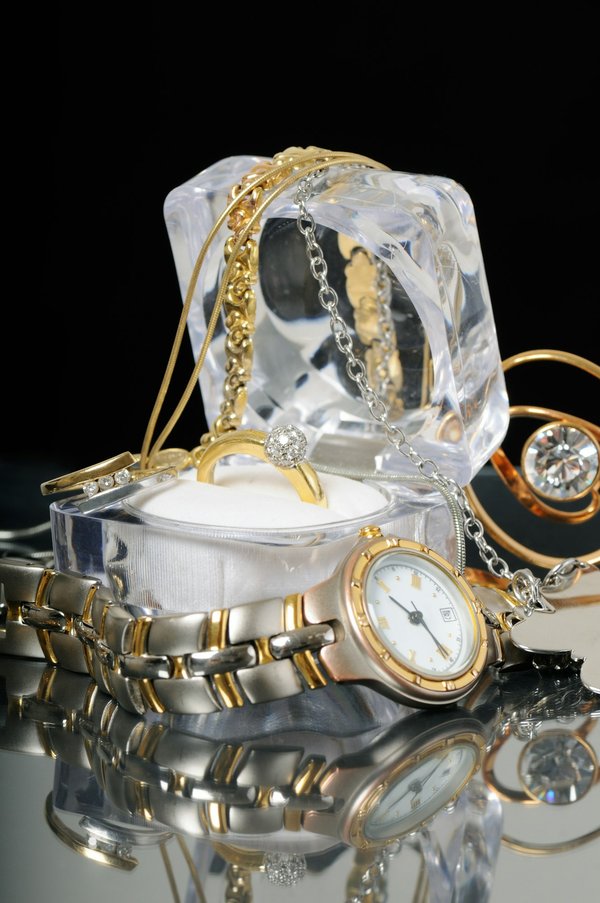 Bijoux anciens : guide pour l'achat des accessoires avec une beauté intemporelle